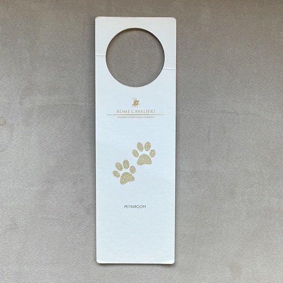 PET IN ROOM - “Do Not Disturb” Rome Cavalieri hotel door hanger - Picture 4 of 12